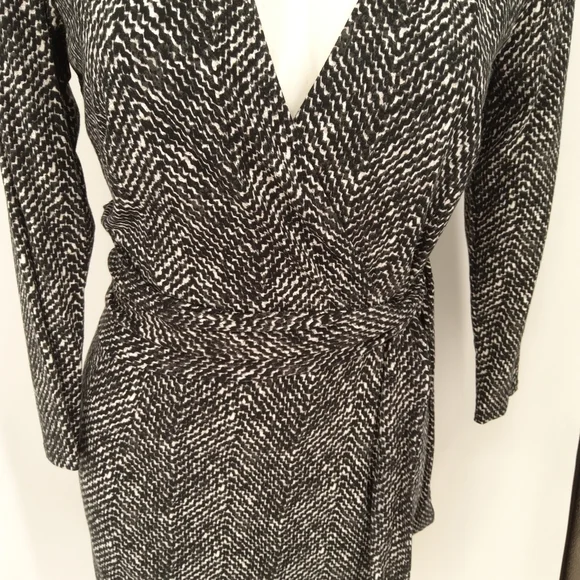 ANN TAYLOR sz 4 side tie faux wrap midi dress - Picture 3 of 9